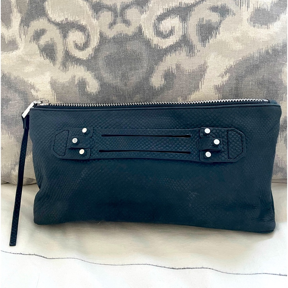 She-lo 100% leather, snakeskin look clutch